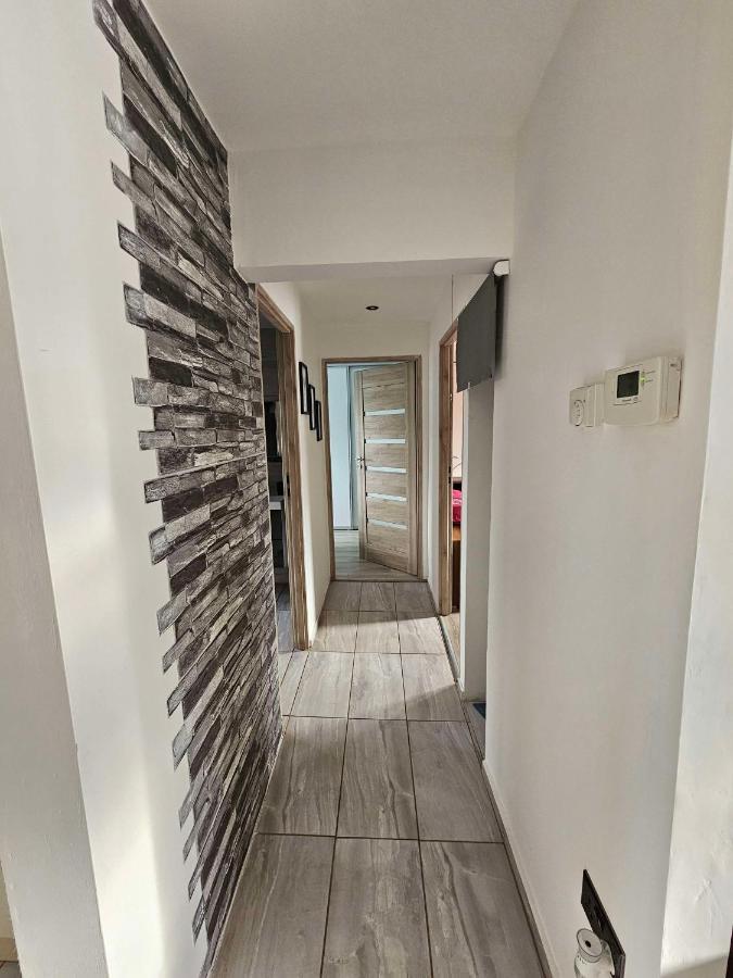 Modern Urban Haven: Stylish Getaway Lejlighed Lisburn Eksteriør billede